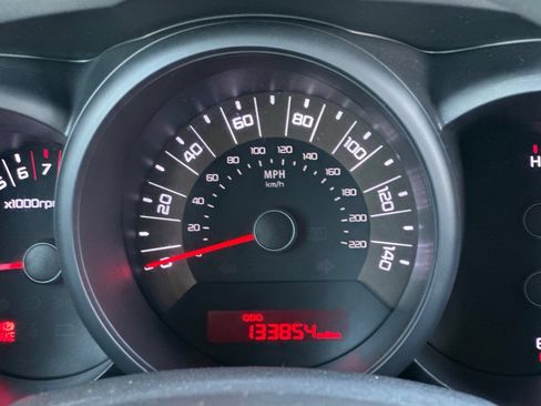 Used 2011 Kia Soul FWD image 23