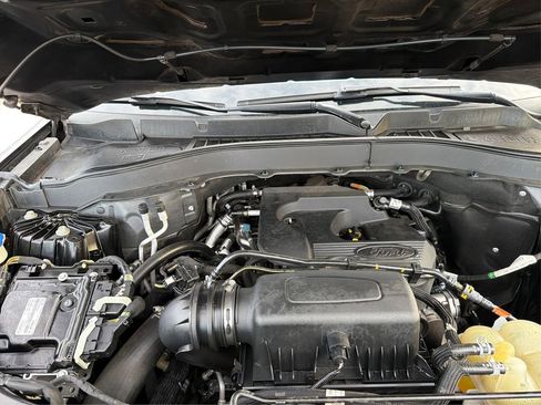 Used 2020 Ford Explorer XLT RWD image 12