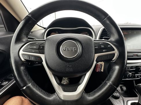 Used 2017 Jeep Cherokee Trailhawk image 28