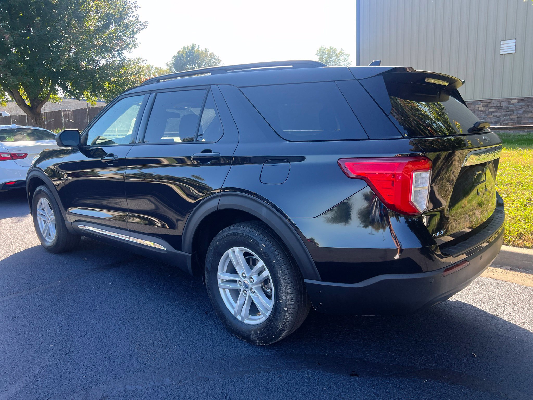 Used 2020 Ford Explorer XLT w/ Comfort Package AWD/4WD image 7