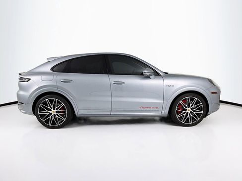 Used 2024 Porsche Cayenne Turbo AWD/4WD image 8