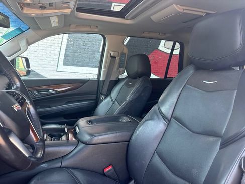 Used 2019 Cadillac Escalade Luxury AWD/4WD image 14