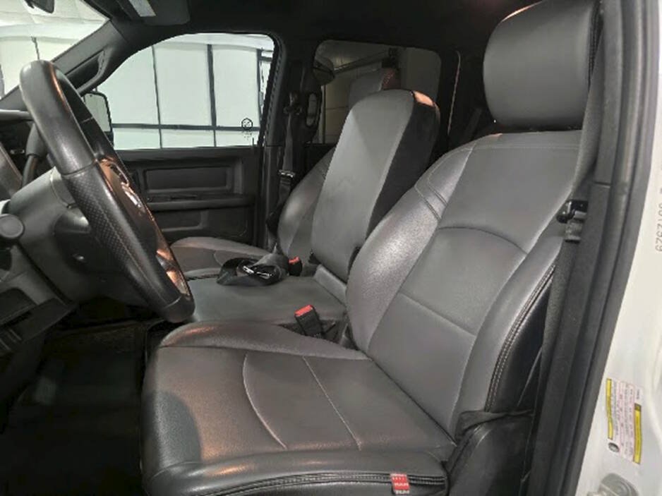 Used 2024 RAM 2500 Tradesman w/ Chrome Appearance Group AWD/4WD image 13