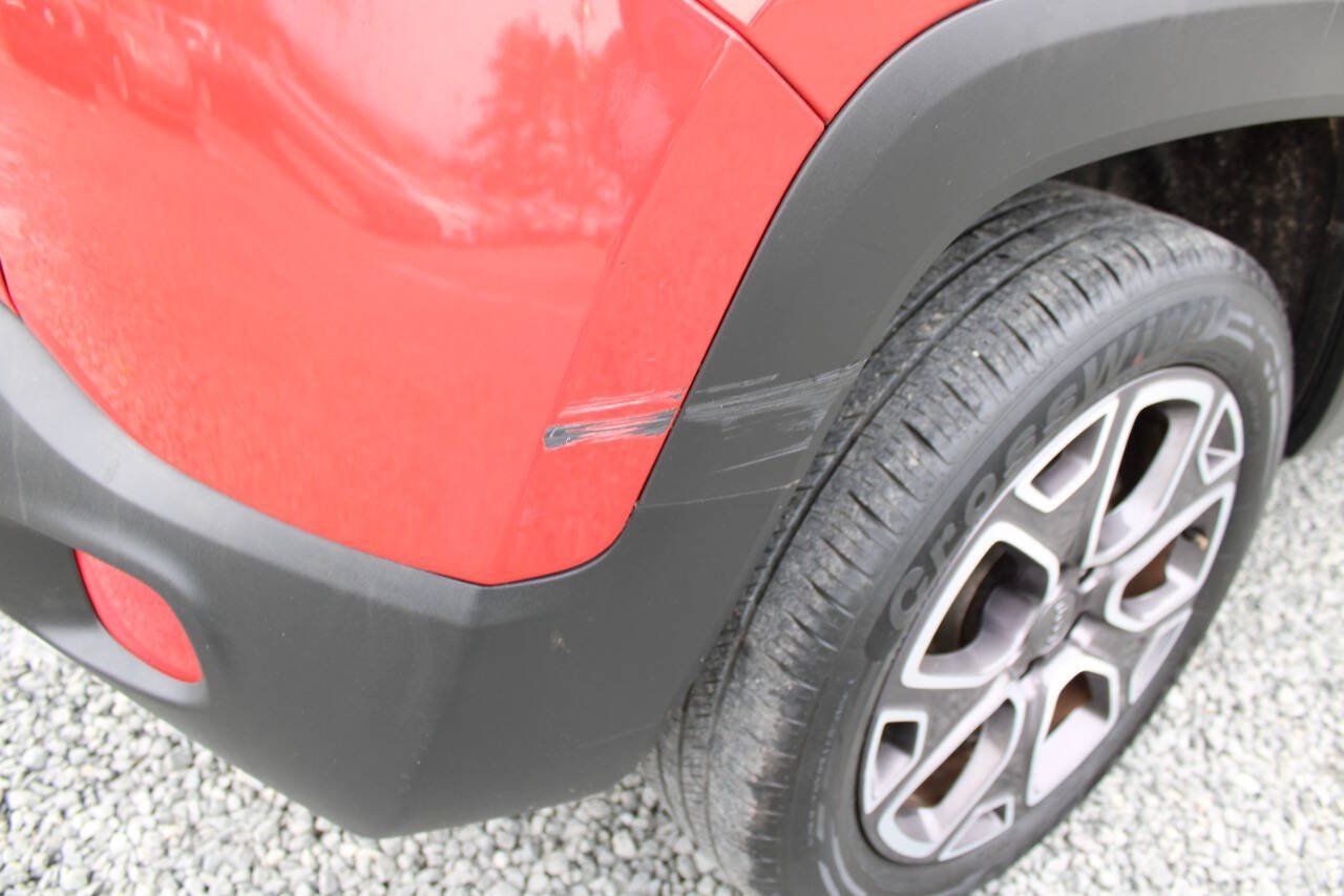 Used 2017 Jeep Renegade Limited AWD/4WD image 27
