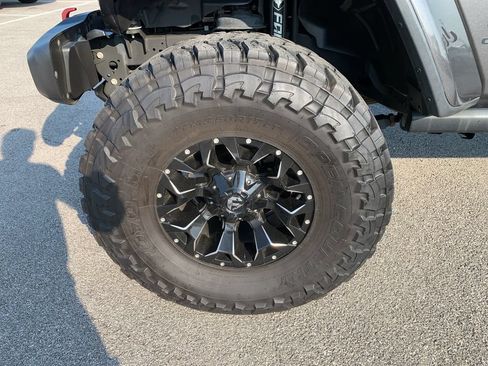 Used 2021 Jeep Gladiator Rubicon AWD/4WD image 2