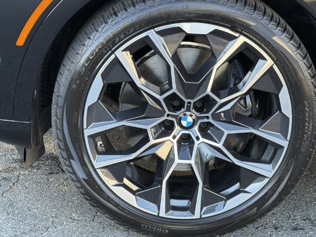 Used 2025 BMW X7 xDrive40i w/ M Sport Package AWD/4WD image 16