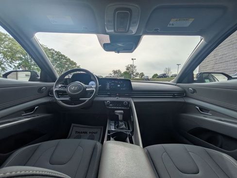 Used 2025 Hyundai Elantra SEL image 25