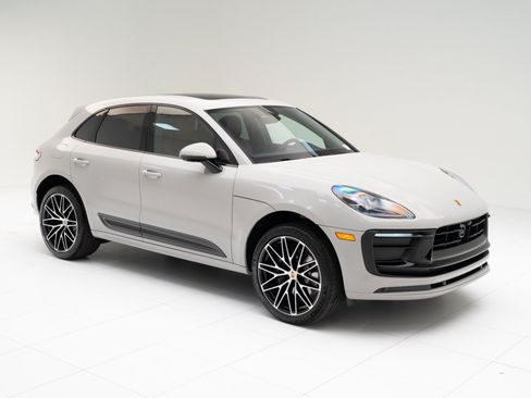 Certified 2026 Porsche Macan AWD/4WD image 7
