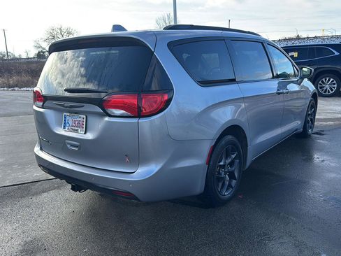 Used 2019 Chrysler Pacifica Touring-L Plus image 6