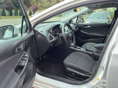 Used 2019 Chevrolet Cruze LT w/ Convenience Package image 23