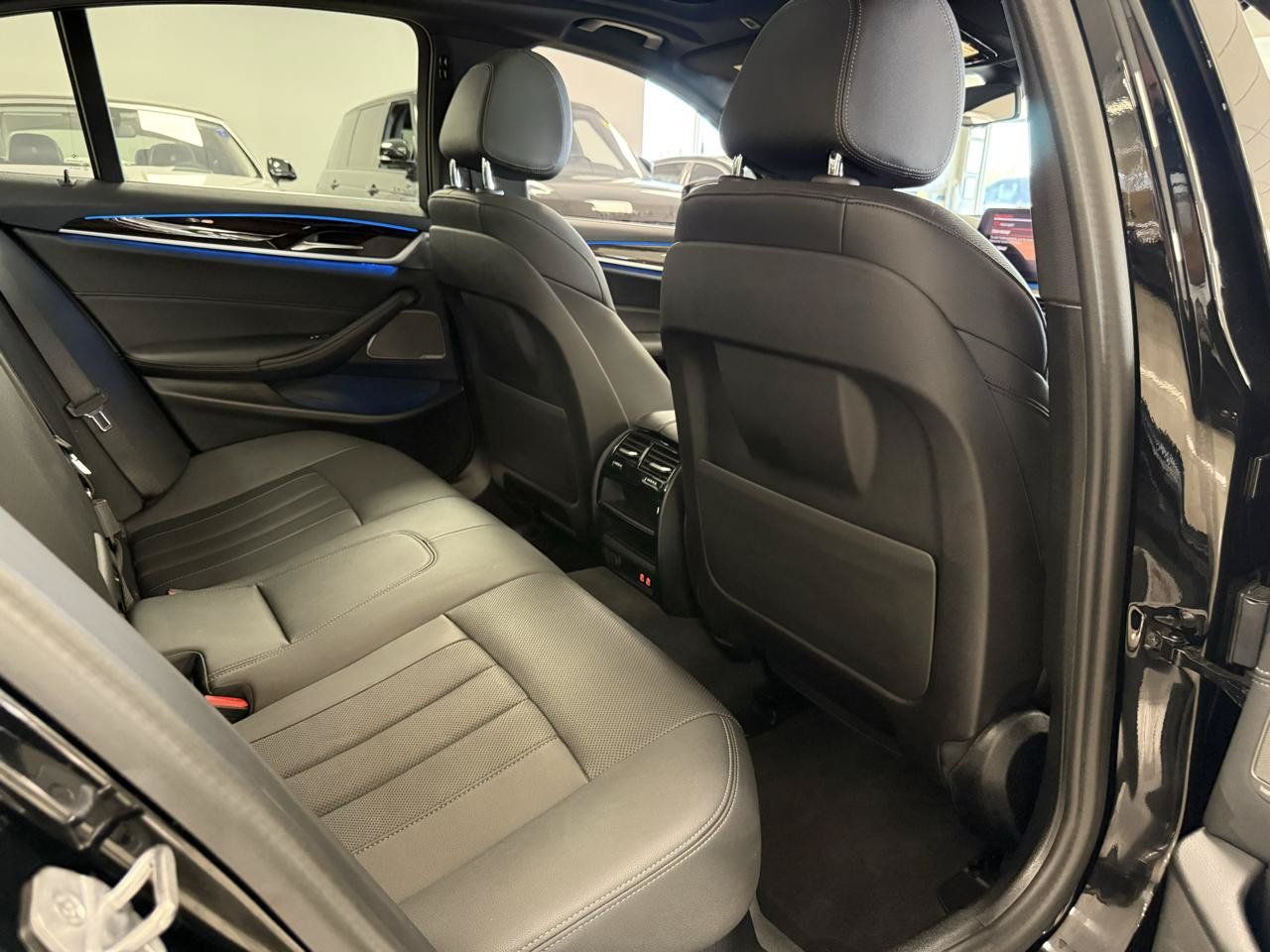Used 2023 BMW 530e w/ Premium Package RWD image 22