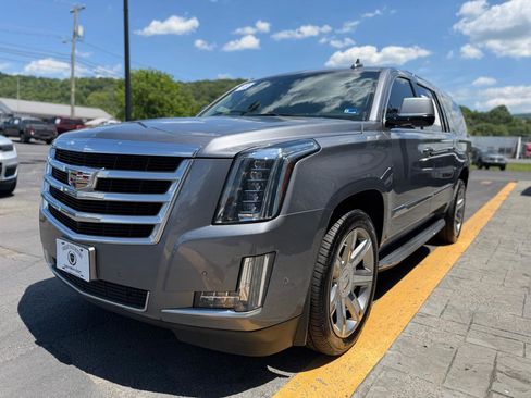 Used 2018 Cadillac Escalade ESV Luxury RWD image 4