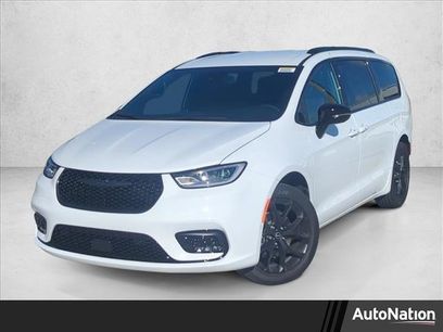 New 2026 Chrysler Pacifica Select