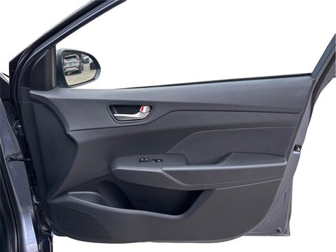 Used 2020 Hyundai Accent SE image 32