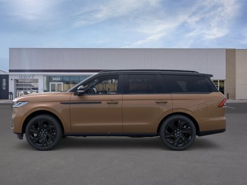 New 2026 Lincoln Navigator Black Label AWD/4WD image 3