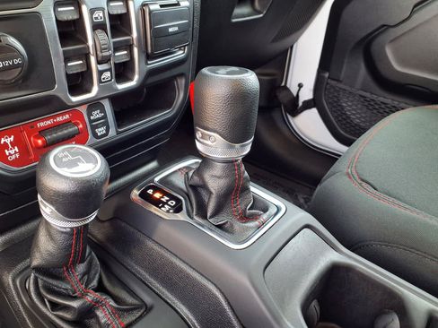 Used 2021 Jeep Wrangler Unlimited Rubicon AWD/4WD image 15