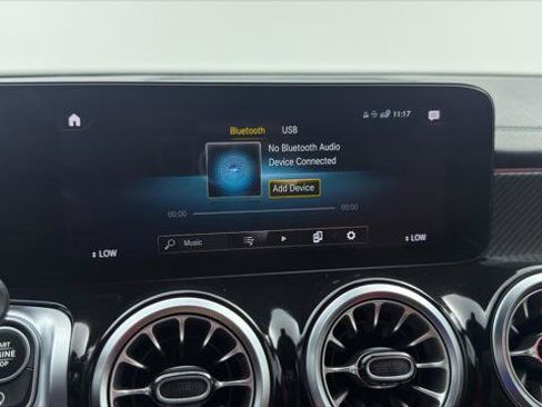 Used 2022 Mercedes-Benz GLB 250 image 30
