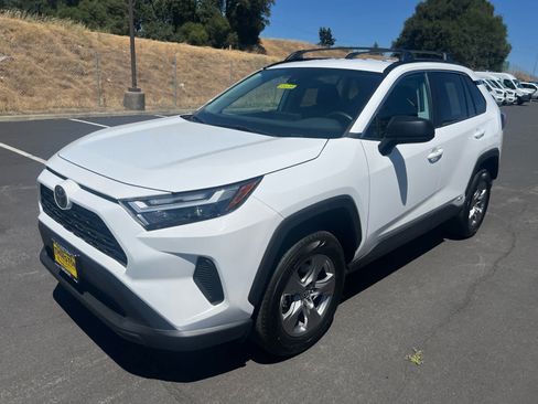 Used 2025 Toyota RAV4 LE AWD/4WD image 5