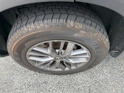 Used 2023 Nissan Rogue S AWD/4WD image 11