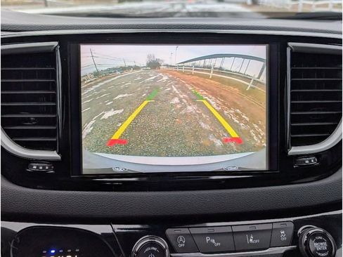 Used 2024 Chrysler Pacifica Touring-L image 28