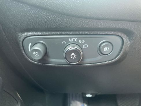 Used 2019 Chevrolet Equinox Premier FWD image 18