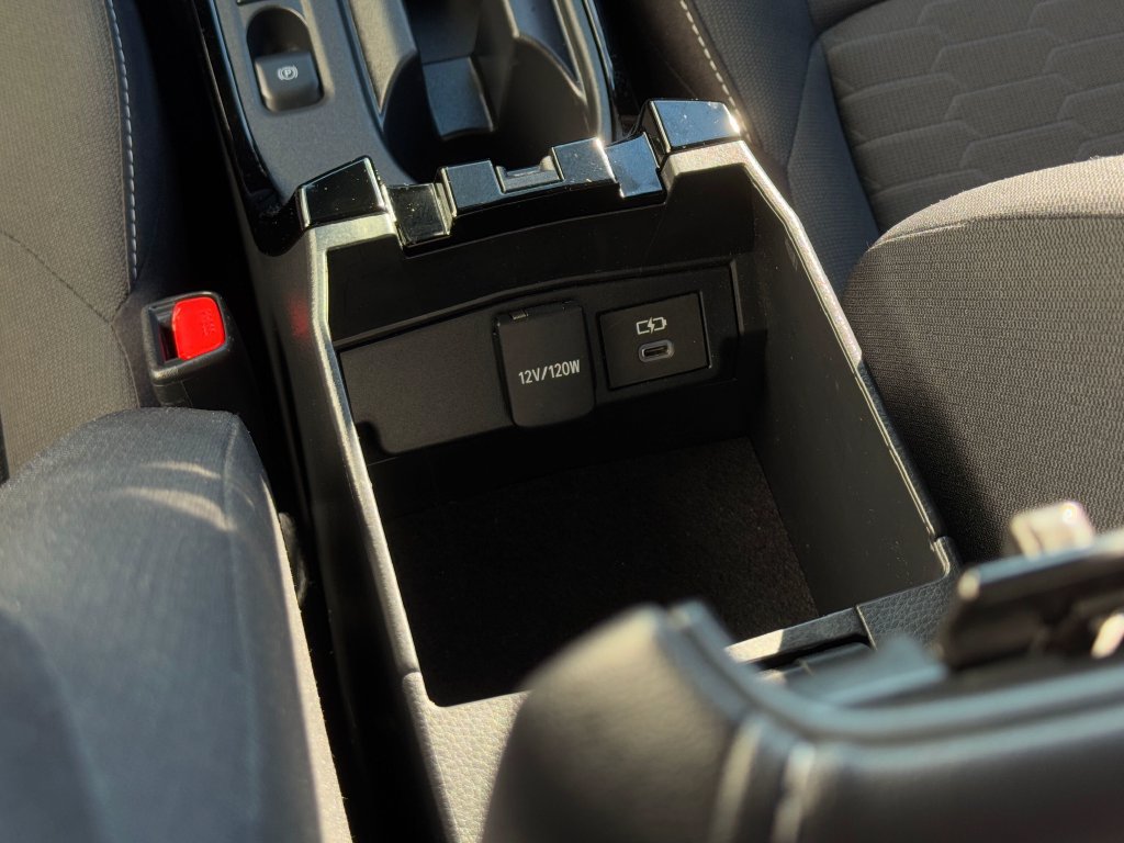 Certified 2025 Toyota Corolla SE w/ SE Package FWD image 18