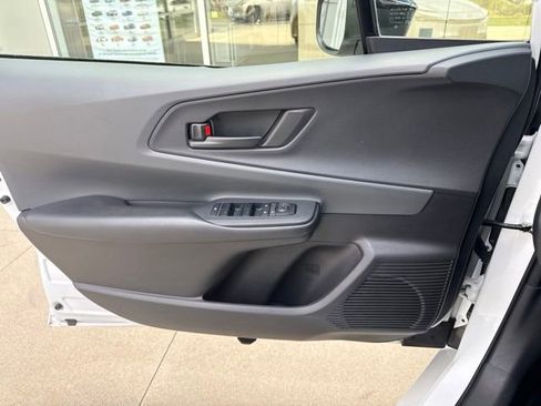 Used 2025 Toyota Prius LE FWD image 26