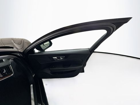 Used 2024 Volvo S60 B5 Plus image 32