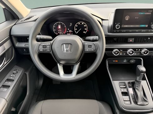 Used 2025 Honda CR-V LX image 11