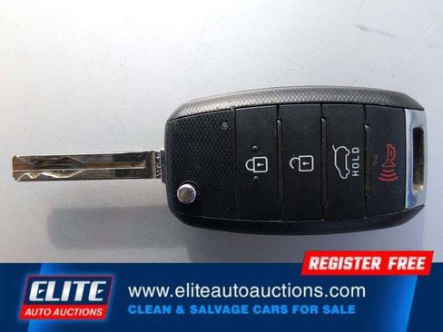 Used 2017 Kia Soul + image 22