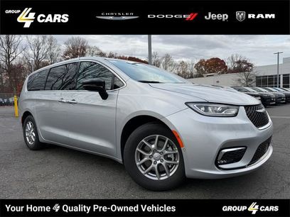 New 2026 Chrysler Pacifica Select