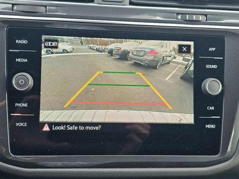 Used 2022 Volkswagen Tiguan SE image 41