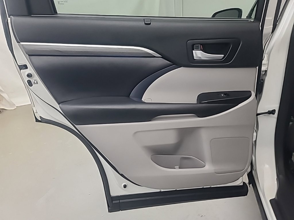Used 2018 Toyota Highlander Limited Platinum AWD/4WD image 20