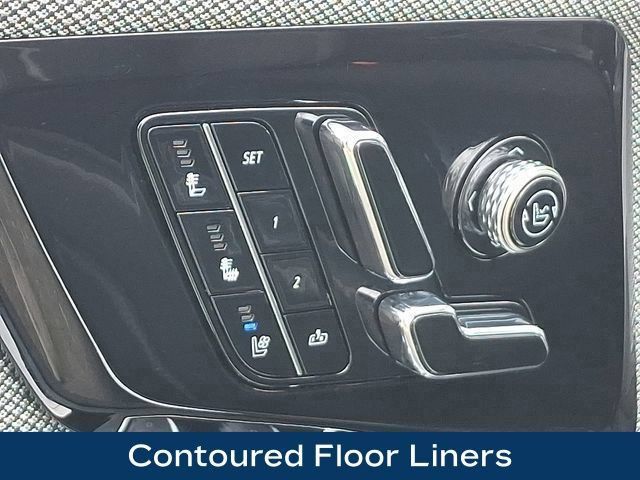Used 2025 Cadillac Optiq Luxury 2 w/ LPO, Floor Liner Package AWD/4WD image 37