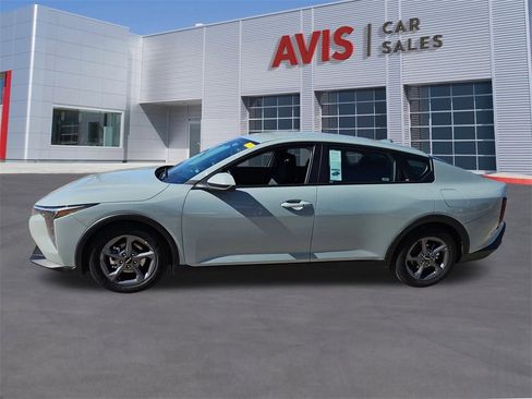 Used 2025 Kia K4 LXS image 2