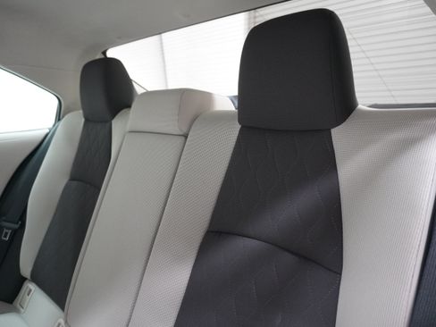 Used 2020 Toyota Corolla LE FWD image 13