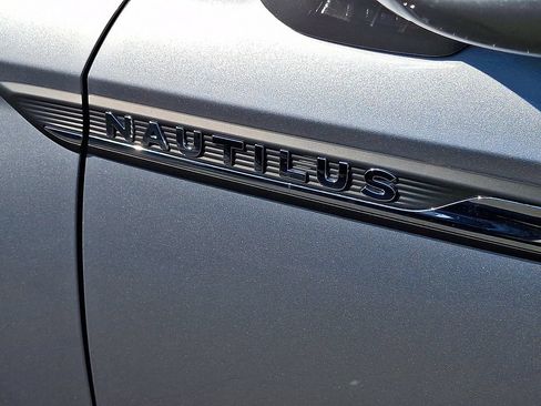 Used 2023 Lincoln Nautilus Reserve AWD/4WD image 31