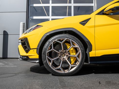 Used 2024 Lamborghini Urus Performante image 3