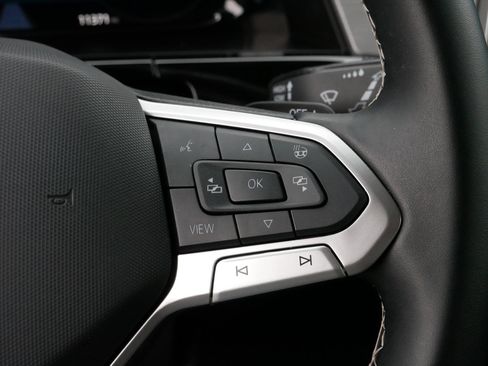 Certified 2025 Volkswagen Atlas Cross Sport SE w/ Panoramic Sunroof Package image 25