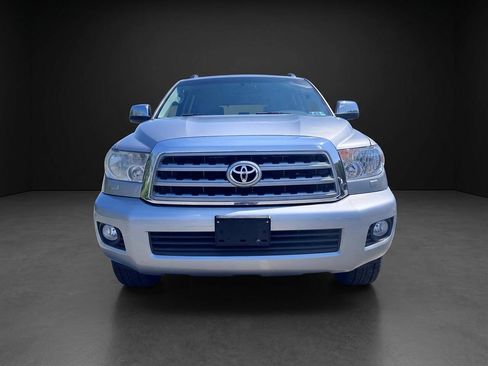 Used 2010 Toyota Sequoia Limited AWD/4WD image 2