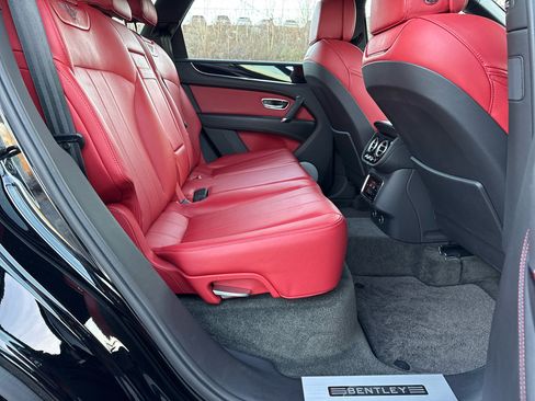 Used 2019 Bentley Bentayga image 44