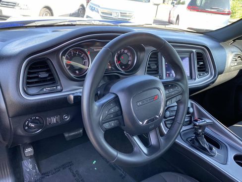 Used 2019 Dodge Challenger SXT RWD image 9
