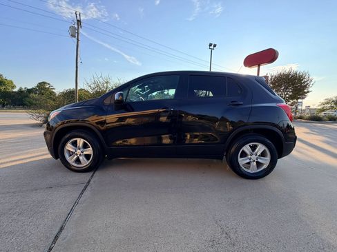 Used 2021 Chevrolet Trax LS w/ Tint and Cruise Package FWD image 2