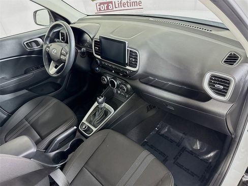 Certified 2025 Hyundai Venue SEL image 31
