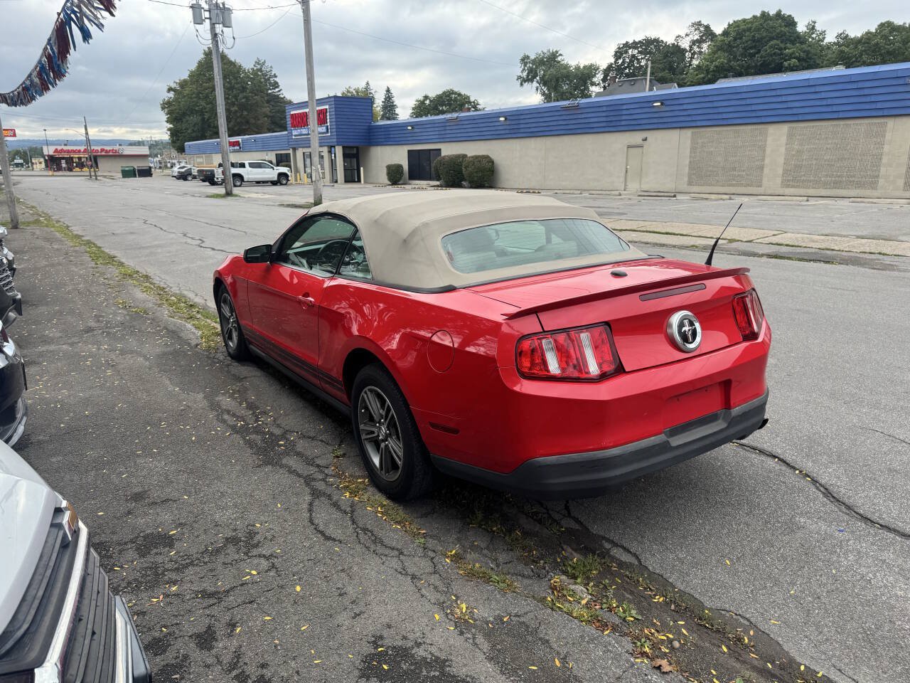 Used 2010 Ford Mustang Convertible RWD image 6