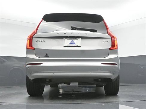 Used 2023 Volvo XC90 B6 Plus image 43