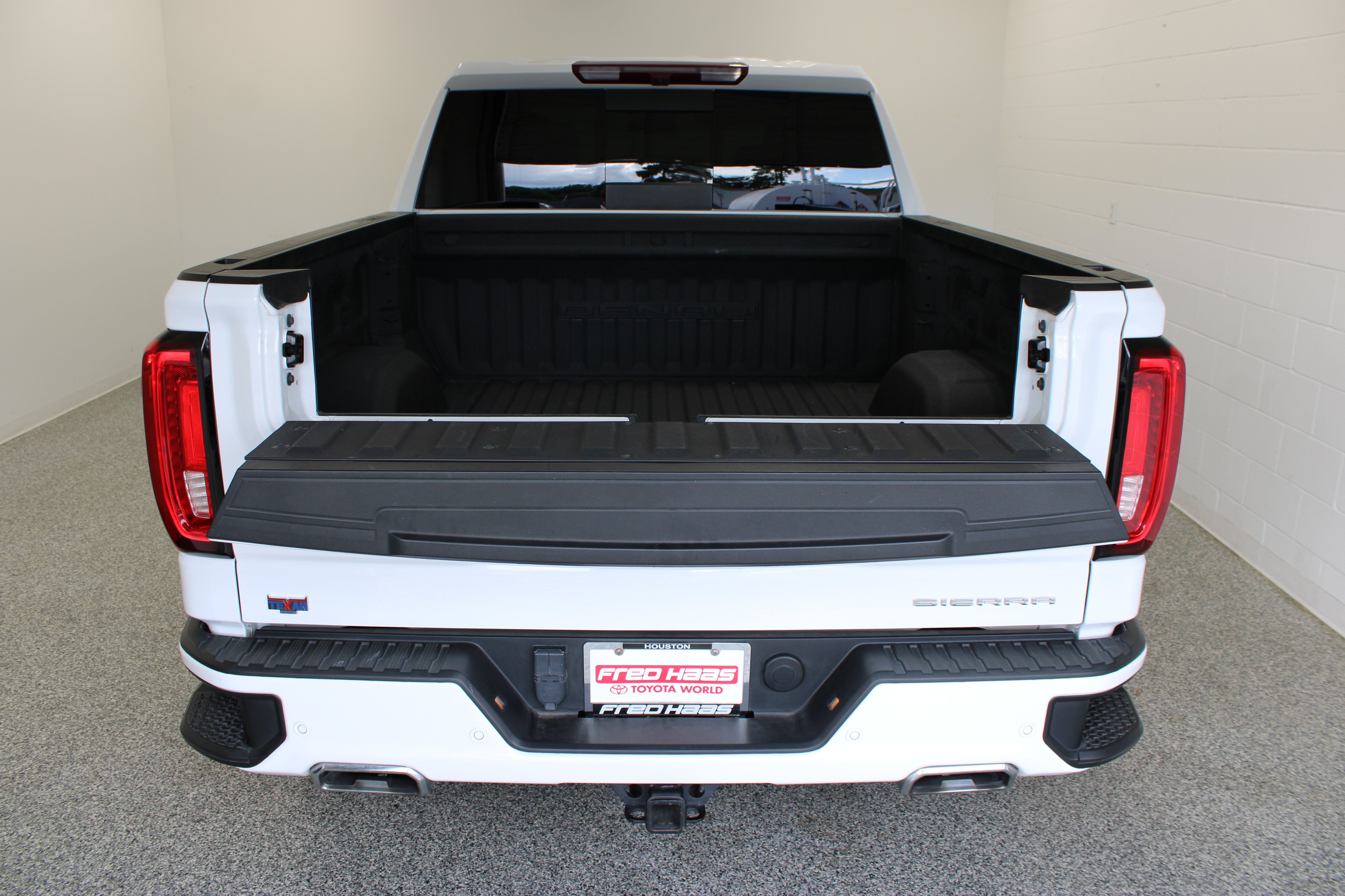 Used 2024 GMC Sierra 1500 Denali AWD/4WD image 9