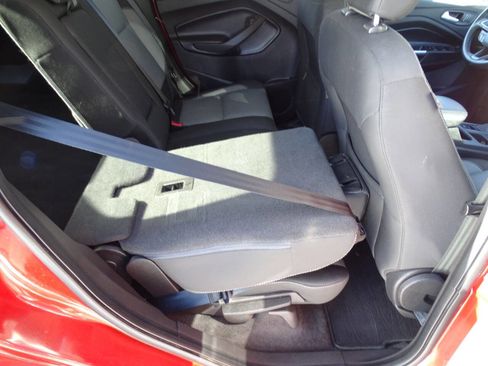 Used 2019 Ford Escape SE image 34