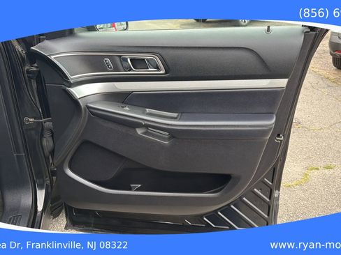 Used 2017 Ford Explorer XLT AWD/4WD image 19