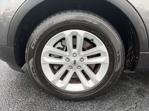 Used 2016 Ford Explorer XLT w/ Equipment Group 202A image 11